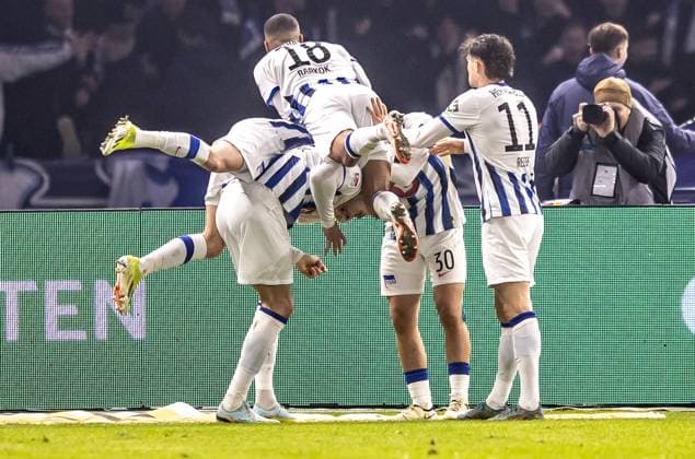 Berlin, 01 03 2024, Soccer, 2 Bundesliga, Matchday 24, Hertha BSC Holstein Kiel, Olympiastadion Berlins Haris Tabakovic 2 v l celebrates after his goal to 2 0 with teammates DFL regulations and DFB regulations prohibit any use of photographs as image sequences and or quasi video, Foto Andreas Gora Hertha BSC Holstein Kiel