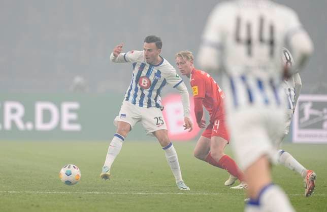 Germany, Berlin, 01 03 2024, Olympic Stadium, Hertha BSC vs Holstein Kiel 2 Bundesliga, Haris Tabakovic Hertha Berlin and Colin Kleine Bekel Holstein Kiel battle for the ball Berlin Olympic Stadium Berlin Germany eu-images-659