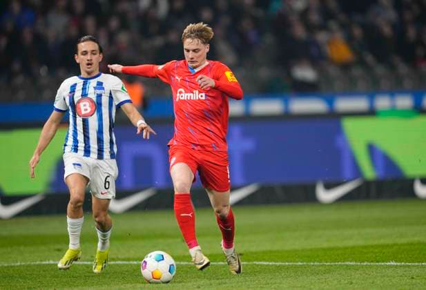 Germany, Berlin, 01 03 2024, Olympic Stadium, Hertha BSC vs Holstein Kiel 2 Bundesliga, Finn Porath Holstein Kiel controls the ball Berlin Olympic Stadium Berlin Germany eu-images-659