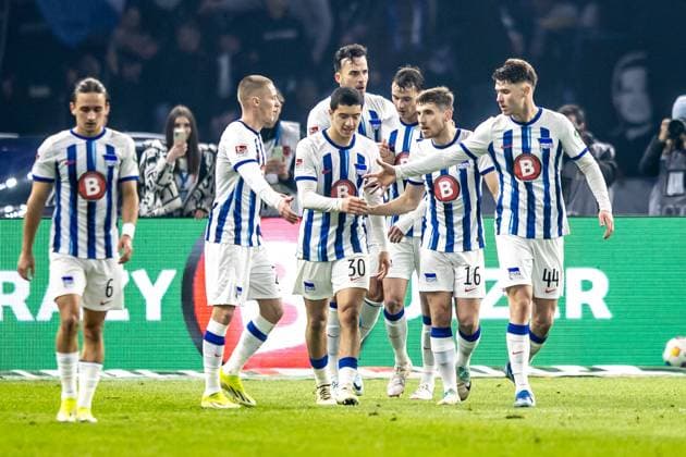 Berlin, 01 03 2024, Soccer, 2 Bundesliga, Matchday 24, Hertha BSC Holstein Kiel, Olympiastadion Berlins players cheer after Tabakovics goal for 2 0 DFL regulations and DFB regulations prohibit any use of photographs as image sequences and or quasi video, Foto Andreas Gora Hertha BSC Holstein Kiel