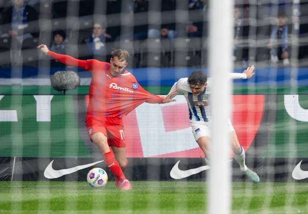Soccer, Men, Season 2023 2024, 2 Bundesliga 24 Matchday , Hertha BSC Holstein Kiel, v l Timo Becker Holstein Kiel , Fabian Reese Hertha BSC , 01 03 2024, Copyright: xSebastianxRäppold MatthiasxKochx
