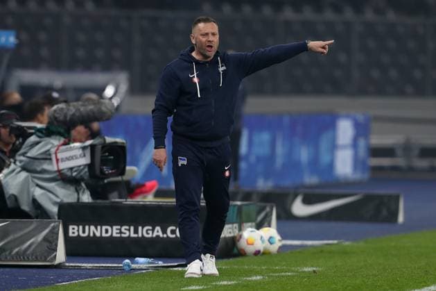 01 03 2024, xtgx, Fußball 2 Bundesliga, Hertha BSC Berlin Holstein Kiel emspor, v l Pal Dardai Hertha, Trainer gibt Anweisungen, gestikuliert mit den Armen, gesticulate, gives instructions DFL DFB REGULATIONS PROHIBIT ANY USE OF PHOTOGRAPHS as IMAGE SEQUENCES and or QUASI VIDEO Berlin
