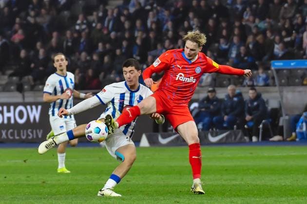 Soccer 2 Bundesliga, Hertha BSC Holstein Kiel 01 03 2024, xdanx, Soccer 2 Bundesliga, Hertha BSC Holstein Kiel, v l Ibrahim Maza Hertha BSC 30 ,Finn Porath Holstein Kiel 8 ,Zweikampf, Duell, Kampf, tackle DFL DFB REGULATIONS PROHIBIT ANY USE OF PHOTOGRAPHS as IMAGE SEQUENCES and or QUASI VIDEO Foto Daniel Lakomski Mix1 Berlin Olympiastadion Berlin Berlin Germany EN Copyright: xDanielxLakomskix