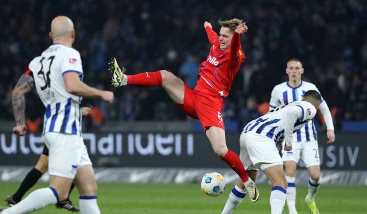 Toni Leistner, Finn Porath, Aymane Barkok duel match scene Action Sport Soccer Football DFL 2 Bundesliga Men 24 Matchday Season 2023 2024 01 03 2024 Hertha BSC Berlin vs Holstein Kiel DFL regulations prohibit any use of photographs as image sequences and or quasi video
