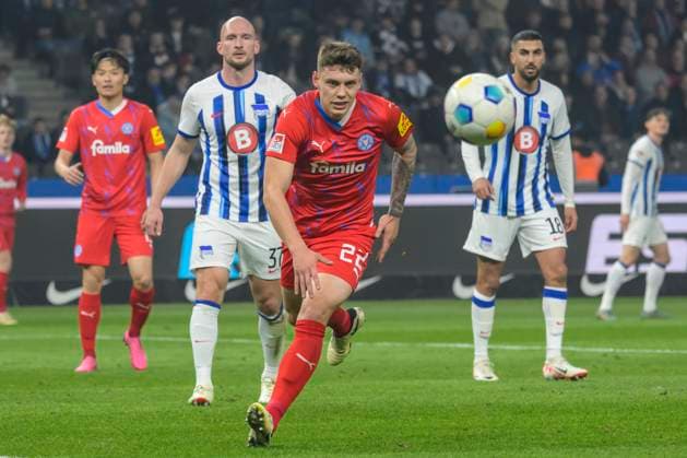 Nicolai Remberg Holstein Kiel, 22 , Hertha BSC Holstein Kiel, 2 Bundesliga, Football, DFB, Season 2023 2024, 24 Matchday, Olympia Stadion Berlin, DFB DFL REGULATIONS PROHIBIT ANY USE OF PHOTOGRAPHS AS IMAGE SEQUENCES AND OR QUASI VIDEO, 01 03 2024, Photo HMB Media Uwe Koch Copyright: HMBxMedia UwexKoch