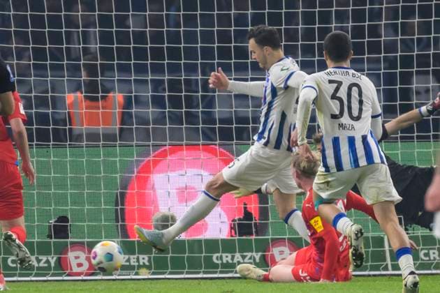 Goal, Haris Tabakovic Hertha BSC, 25 , 2 0, Hertha BSC Holstein Kiel, 2 Bundesliga, Football, DFB, Season 2023 2024, 24 Matchday, Olympia Stadion Berlin, DFB DFL REGULATIONS PROHIBIT ANY USE OF PHOTOGRAPHS AS IMAGE SEQUENCES AND OR QUASI VIDEO, 01 03 2024, Photo HMB Media Uwe Koch Copyright: HMBxMedia UwexKoch