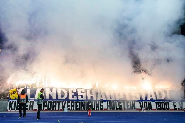 Pyro, Action in the Kiel fan block, Banner state capital, Hertha BSC Holstein Kiel, 2 Bundesliga, Football, DFB, Season 2023 2024, 24 Matchday, Olympia Stadium Berlin, DFB DFL REGULATIONS PROHIBIT ANY USE OF PHOTOGRAPHS AS IMAGE SEQUENCES AND OR QUASI VIDEO, 01 03 2024, Photo HMB Media Uwe Koch Copyright: HMBxMedia UwexKoch