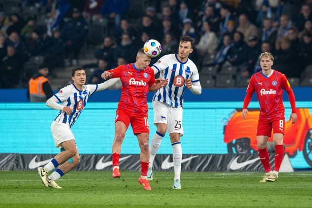 Soccer, Men, Season 2023 2024, 2 Bundesliga 24 Matchday , Hertha BSC Holstein Kiel, f l Ibrahim Maza Hertha BSC , Lewis Holtby Holstein Kiel , Haris Tabakovic Hertha BSC , Finn Porath Holstein Kiel , 01 03 2024, Copyright: xSebastianxRäppold MatthiasxKochx