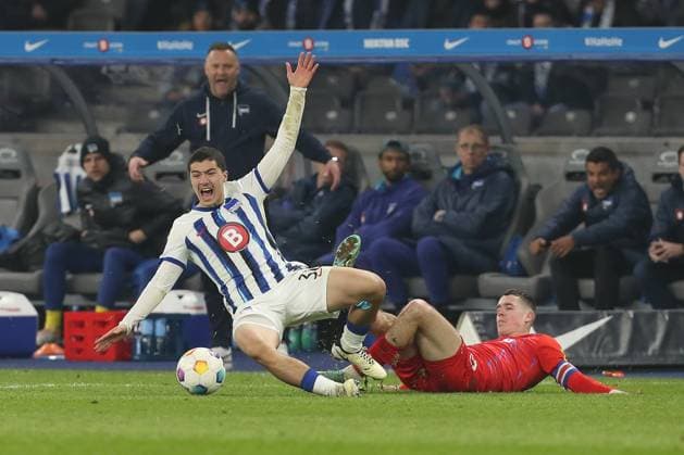 01 03 2024, xtgx, Soccer 2 Bundesliga, Hertha BSC Berlin Holstein Kiel emspor, v l Ibrahim Maza Hertha, 30 , Philipp Sander Kiel, 16 duel, duel, fight, tackle DFL DFB REGULATIONS PROHIBIT ANY USE OF PHOTOGRAPHS as IMAGE SEQUENCES and or QUASI VIDEO Berlin