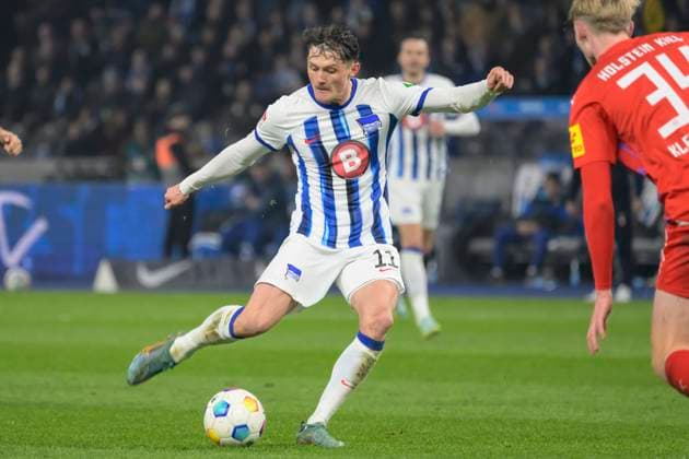 Fabian Reese Hertha BSC, 11 , pulls away on goal, Hertha BSC Holstein Kiel, 2 Bundesliga, Football, DFB, Season 2023 2024, 24 Matchday, Olympia Stadion Berlin, DFB DFL REGULATIONS PROHIBIT ANY USE OF PHOTOGRAPHS AS IMAGE SEQUENCES AND OR QUASI VIDEO, 01 03 2024, Photo HMB Media Uwe Koch Copyright: HMBxMedia UwexKoch