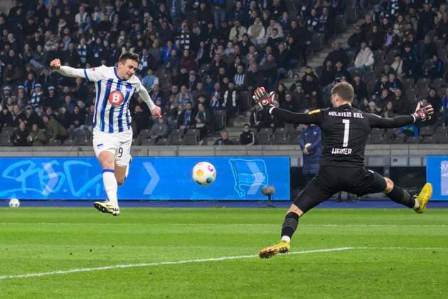 v l Smail Prevljak Hertha BSC, 09 , Timon Weiner Holstein Kiel, 01 , Hertha BSC Holstein Kiel, 2 Bundesliga, Soccer, DFB, Season 2023 2024, 24 Matchday, Olympia Stadion Berlin, DFB DFL REGULATIONS PROHIBIT ANY USE OF PHOTOGRAPHS AS IMAGE SEQUENCES AND OR QUASI VIDEO, 01 03 2024, Photo HMB Media Uwe Koch Copyright: HMBxMedia UwexKoch