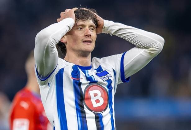 Berlin, 01 03 2024, Soccer, 2 Bundesliga, Matchday 24, Hertha BSC Holstein Kiel, Olympiastadion Berlins Fabian Reese reacts to missed goal chance DFL regulations and DFB regulations prohibit any use of photographs as image sequences and or quasi video, Foto Andreas Gora Hertha BSC Holstein Kiel