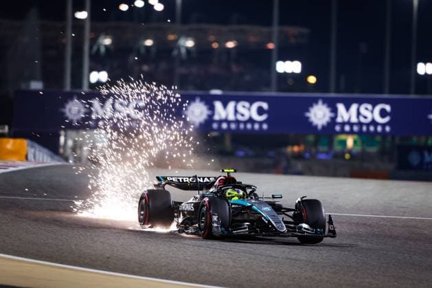 44 HAMILTON Lewis (gbr), Mercedes AMG F1 Team W15, action during the Formula 1 Gulf Air Bahrain Grand Prix 2024, 1st round of the 2024 FIA Formula One World Championship, WM, Weltmeisterschaft from February 29 to March 2, 2024 on the Bahrain International Circuit, in Sakhir, Bahrain - F1 - BAHRAIN GRAND PRIX 2024 DPPI Panoramic  240301_R01_BAHRAIN_AV3_9798