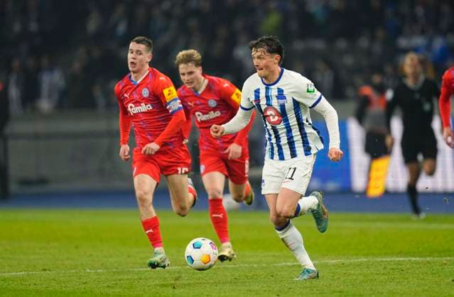 Germany, Berlin, 01 03 2024, Olympic Stadium, Hertha BSC vs Holstein Kiel 2 Bundesliga, Fabian Reese Hertha Berlin controls the ball Berlin Olympic Stadium Berlin Germany eu-images-659