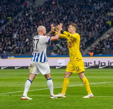 Soccer, Men, Season 2023 2024, 2 Bundesliga 24 Matchday , Hertha BSC Holstein Kiel, f l Toni Leistner Hertha BSC , Goalkeeper Tjark Ernst Hertha BSC , 01 03 2024, Copyright: xSebastianxRäppold MatthiasxKochx