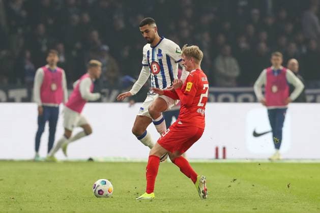 01 03 2024, xtgx, Soccer 2 Bundesliga, Hertha BSC Berlin Holstein Kiel emspor, v l Jeremy Dudziak Hertha, 19 , Niklas Niehoff Kiel, 29 duel, duel, fight, tackle DFL DFB REGULATIONS PROHIBIT ANY USE OF PHOTOGRAPHS as IMAGE SEQUENCES and or QUASI VIDEO Berlin