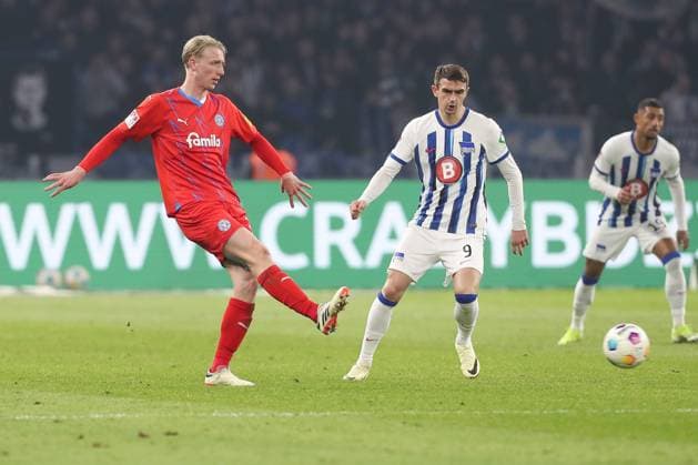 01 03 2024, xtgx, Soccer 2 Bundesliga, Hertha BSC Berlin Holstein Kiel emspor, v l Colin Kleine Bekel Kiel, 34 , Smail Prevljak Hertha, 9 duel, duel, fight, tackle DFL DFB REGULATIONS PROHIBIT ANY USE OF PHOTOGRAPHS as IMAGE SEQUENCES and or QUASI VIDEO Berlin
