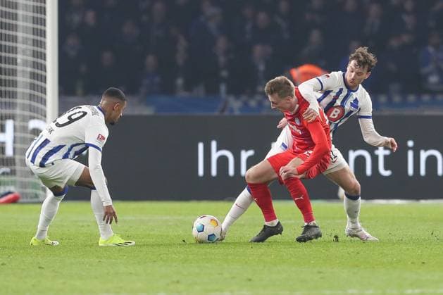 01 03 2024, xtgx, Soccer 2 Bundesliga, Hertha BSC Berlin Holstein Kiel emspor, v l Jeremy Dudziak Hertha, 19 , Finn Porath Kiel, 27 , Pascal Klemens Hertha, 41 duel, fight, tackle DFL DFB REGULATIONS PROHIBIT ANY USE OF PHOTOGRAPHS as IMAGE SEQUENCES and or QUASI VIDEO Berlin