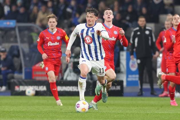 01 03 2024, xtgx, Soccer 2 Bundesliga, Hertha BSC Berlin Holstein Kiel emspor, v l Fabian Reese Hertha, 11 am Ball, plays the ball DFL DFB REGULATIONS PROHIBIT ANY USE OF PHOTOGRAPHS as IMAGE SEQUENCES and or QUASI VIDEO Berlin