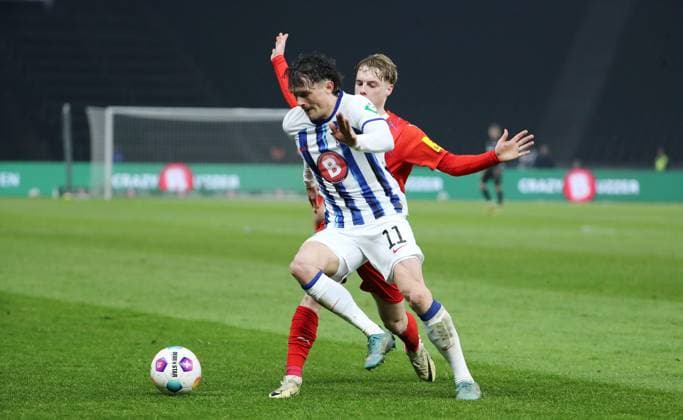Finn Porath, Fabian Reese duel match scene Action Sport Football Soccer DFL 2 Bundesliga Men 24 Matchday Season 2023 2024 01 03 2024 Hertha BSC Berlin vs Holstein Kiel DFL regulations prohibit any use of photographs as image sequences and or quasi video