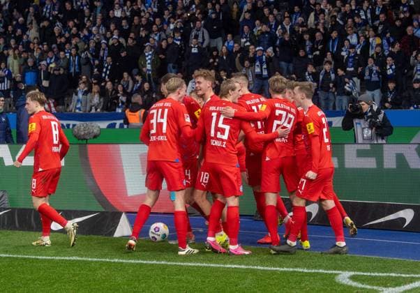 Soccer, Men, Season 2023 2024, 2 Bundesliga 24 Matchday , Hertha BSC Holstein Kiel, Kiel cheering after goal to 2 2 by Timo Becker Holstein Kiel , 01 03 2024, Copyright: xSebastianxRäppold MatthiasxKochx