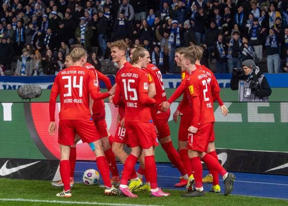 Soccer, Men, Season 2023 2024, 2 Bundesliga 24 Matchday , Hertha BSC Holstein Kiel, Kiel cheering after goal to 2 2 by Timo Becker Holstein Kiel , 01 03 2024, Copyright: xSebastianxRäppold MatthiasxKochx