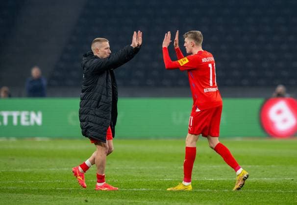 Soccer, Men, Season 2023 2024, 2 Bundesliga 24 Matchday , Hertha BSC Holstein Kiel, f l Lewis Holtby Holstein Kiel , Alexander Bernhardsson Holstein Kiel , Cheering after final whistle, 01 03 2024, Copyright: xSebastianxRäppold MatthiasxKochx