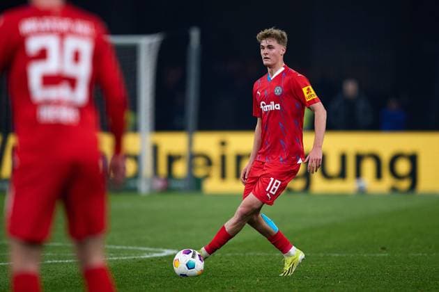 Tom Rothe Holstein Kiel, 18 , GER, Hertha BSC vs Holstein Kiel, Soccer Men, 2 Bundesliga, Season 2023 2024, 24 Matchday, 01 03 2024 DFL REGULATIONS PROHIBIT ANY USE OF PHOTOGRAPHS AS IMAGE SEQUENCES AND OR QUASI VIDEO GER, Hertha BSC vs Holstein Kiel, Soccer Men, 2 Bundesliga, Season 2023 2024, 24 Matchday, 01 03 2024 Berlin Copyright: xEibner-Pressefotox xClaudiusxRaux EP_CRH