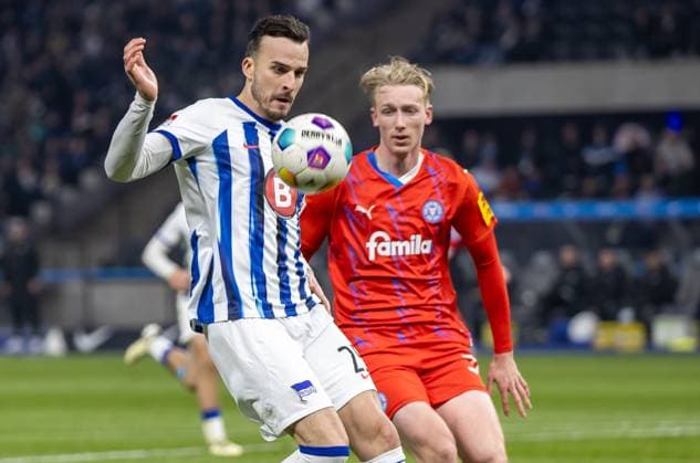Berlin, 01 03 2024, Soccer, 2 Bundesliga, Matchday 24, Hertha BSC Holstein Kiel, Olympiastadion Berlins Haris Tabakovic l fights against Colin Kleine Bekel of Holstein Kiel for the ball DFL regulations and DFB regulations prohibit any use of photographs as image sequences and or quasi video, Foto Andreas Gora Hertha BSC Holstein Kiel