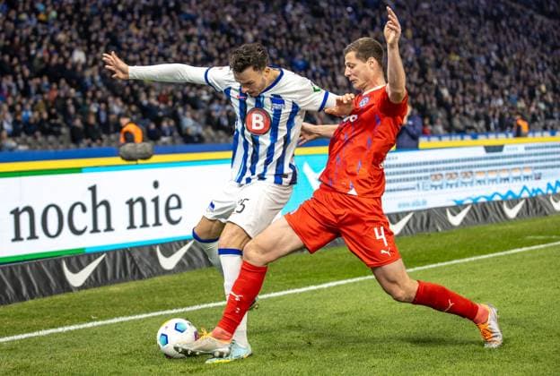 Berlin, 01 03 2024, Soccer, 2 Bundesliga, Matchday 24, Hertha BSC Holstein Kiel, Olympiastadion Berlins Haris Tabakovic l fights against Kiels Patrick Erras for the ball DFL regulations and DFB regulations prohibit any use of photographs as image sequences and or quasi video, Foto Andreas Gora Hertha BSC Holstein Kiel