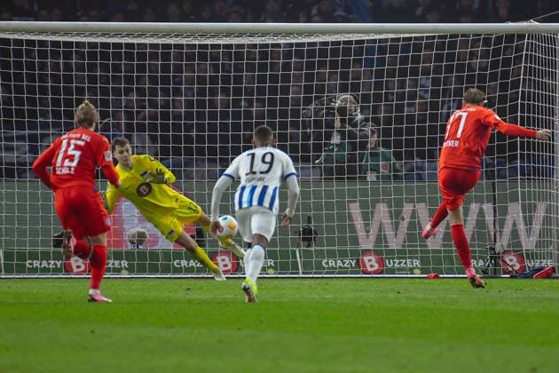 Fußball 2 Bundesliga, Hertha BSC Holstein Kiel 01 03 2024, xdanx, Fussball 2 Bundesliga, Hertha BSC Holstein Kiel, v l Timo Becker Holstein Kiel 17 ,Jubel nach dem 2 2 DFL DFB REGULATIONS PROHIBIT ANY USE OF PHOTOGRAPHS as IMAGE SEQUENCES and or QUASI VIDEO Foto Daniel Lakomski Mix1 Berlin Olympiastadion Berlin Berlin Deutschland DE Copyright: xDanielxLakomskix