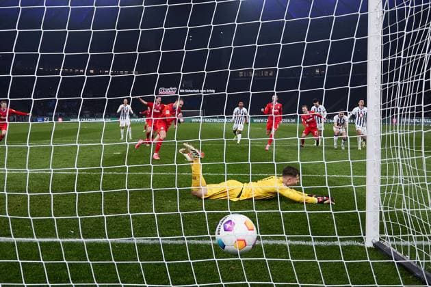 Free kick to equalize 2 2 for Holstein Kiel, cheers, goal, Tjark Ernst Hertha BSC, 12 , GER, Hertha BSC vs Holstein Kiel, Soccer Men, 2 Bundesliga, Season 2023 2024, Matchday 24, 01 03 2024 DFL REGULATES PROHIBIT ANY USE OF PHOTOGRAPHS AS IMAGE SEQUENCES AND OR QUASI VIDEO GER, Hertha BSC vs Holstein Kiel, Mens football, Bundesliga 2, Season 2023 2024, 24 Matchday, 01 03 2024 Berlin Copyright: xEibner-Pressefotox xClaudiusxRaux EP_CRH