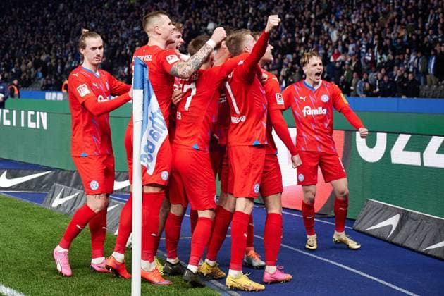 Holstein Kiel celebrates after scoring 2 2, GER, Hertha BSC vs Holstein Kiel, Soccer Men, 2 Bundesliga, Season 2023 2024, 24 Matchday, 01 03 2024 DFL REGULATIONS PROHIBIT ANY USE OF PHOTOGRAPHS AS IMAGE SEQUENCES AND OR QUASI VIDEO GER, Hertha BSC vs Holstein Kiel, Soccer Men, 2 Bundesliga, Season 2023 2024, 24 Matchday, 01 03 2024 Berlin Copyright: xEibner-Pressefotox xClaudiusxRaux EP_CRH
