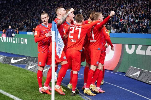 Holstein Kiel celebrates after scoring 2 2, GER, Hertha BSC vs Holstein Kiel, Soccer Men, 2 Bundesliga, Season 2023 2024, 24 Matchday, 01 03 2024 DFL REGULATIONS PROHIBIT ANY USE OF PHOTOGRAPHS AS IMAGE SEQUENCES AND OR QUASI VIDEO GER, Hertha BSC vs Holstein Kiel, Soccer Men, 2 Bundesliga, Season 2023 2024, 24 Matchday, 01 03 2024 Berlin Copyright: xEibner-Pressefotox xClaudiusxRaux EP_CRH