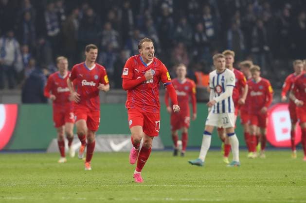 01 03 2024, xtgx, Fussball 2 Bundesliga, Hertha BSC Berlin Holstein Kiel emspor, v l Timo Becker Kiel, 17 Jubel, Torjubel, jubelt ubelt ubelt ubelt ubelt ubelt ubelt ubelt ubelt ubelt ubelt ubelt ubelt ubelt ubelt ubelt ubelt ubelt, celebrate the goal, celebration DFL DFB REGULATIONS PROHIBIT ANY USE OF PHOTOGRAPHS as IMAGE SEQUENCES and or QUASI VIDEO Berlin