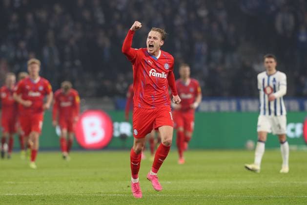 01 03 2024, xtgx, Fussball 2 Bundesliga, Hertha BSC Berlin Holstein Kiel emspor, v l Timo Becker Kiel, 17 Jubel, Torjubel, jubelt ubelt ubelt ubelt ubelt ubelt ubelt ubelt ubelt ubelt ubelt ubelt ubelt ubelt ubelt ubelt ubelt ubelt, celebrate the goal, celebration DFL DFB REGULATIONS PROHIBIT ANY USE OF PHOTOGRAPHS as IMAGE SEQUENCES and or QUASI VIDEO Berlin