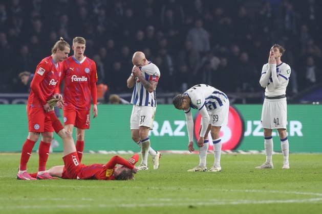 01 03 2024, xtgx, Fußball 2 Bundesliga, Hertha BSC Berlin Holstein Kiel emspor, v l Toni Leistner Hertha, 37 , Derry Scherhant Hertha, 39 , Pascal Klemens Hertha, 41 enttaeuscht, schaut enttaeuscht, niedergeschlagen, disappointed DFL DFB REGULATIONS PROHIBIT ANY USE OF PHOTOGRAPHS as IMAGE SEQUENCES and or QUASI VIDEO Berlin
