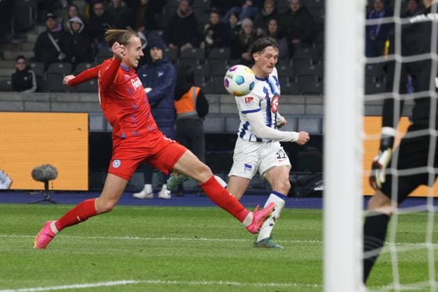 DEU, DFL, 2 FBL, Hertha BSC vs Holstein Kiel, 01 03 2024, Berliner Olympiastadion, Berlin, DEU, DFL, 2 FBL, Hertha BSC vs Holstein Kiel, in the picture Fabian Reese Hertha BSC Berlin 11 , Timo Becker Holstein Kiel 17 DFL regulations prohibit any use of Photographs as image sequences and or quasi video Foto Juergen Engler nordphoto GmbH nordphotoxGmbHx xEngler nph00076