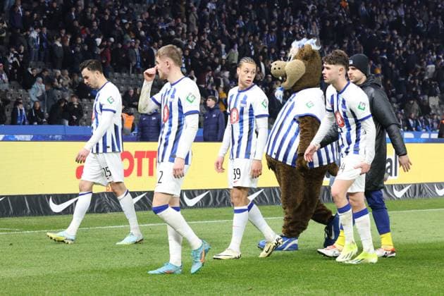DEU, DFL, 2 FBL, Hertha BSC vs Holstein Kiel, 01 03 2024, Berliner Olympiastadion, Berlin, DEU, DFL, 2 FBL, Hertha BSC vs Holstein Kiel, im Bild Hertha Spielerkreis DFL regulations prohibit any use of Photographs as image sequences and or quasi video Foto Juergen Engler nordphoto GmbH nordphotoxGmbHx xEngler nph00076