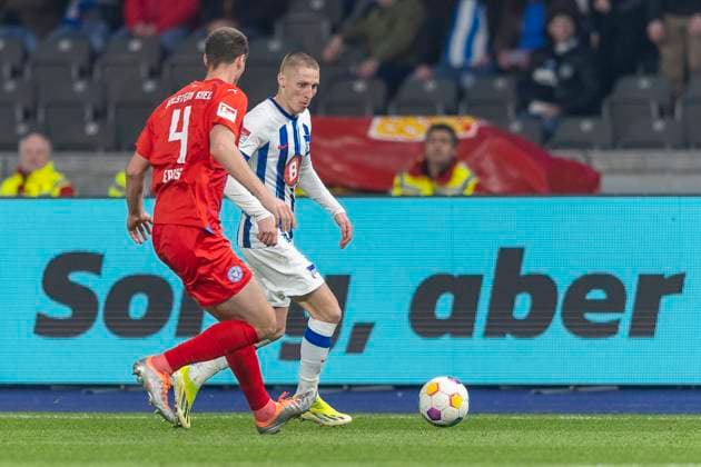 Duel between Pal Dardai Hertha BSC Berlin, 27 and Patrick Erras Holstein Kiel, 04 Football 2 Bundesliga, Season 2023 2024, Matchday 24, Hertha BSC Holstein Kiel on 01 03 2024 at the Olympiastadion in Berlin Important notice According to the regulations of the DFL German Football League or the DFB German Football Association, it is prohibited to use or have used photographs taken in the stadium and or of the match in the form of sequential images and or video-like photo series Foto Kirchner Media TH Copyright: xKirchner-Media THx