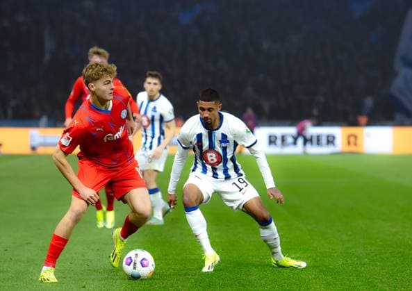 Soccer 2 Bundesliga, Hertha BSC Holstein Kiel 01 03 2024, xdanx, Soccer 2 Bundesliga, Hertha BSC Holstein Kiel, v l Tom Rothe Holstein Kiel 18 ,Jeremy Dudziak Hertha BSC 19 ,Zweikampf, Duell, Kampf, tackle DFL DFB REGULATIONS PROHIBIT ANY USE OF PHOTOGRAPHS as IMAGE SEQUENCES and or QUASI VIDEO Foto Daniel Lakomski Mix1 Berlin Olympiastadion Berlin Berlin Germany EN Copyright: xDanielxLakomskix
