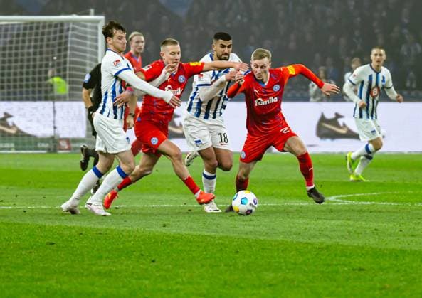 Soccer 2 Bundesliga, Hertha BSC Holstein Kiel 01 03 2024, xdanx, Soccer 2 Bundesliga, Hertha BSC Holstein Kiel, v l Pascal Klemens Hertha BSC 41 ,Lewis Holtby Holstein Kiel 10 ,Aymen Barkok Hertha BSC 18 ,Joshua Mees Holstein Kiel 27 ,duel, duel, fight, tackle DFL DFB REGULATIONS PROHIBIT ANY USE OF PHOTOGRAPHS as IMAGE SEQUENCES and or QUASI VIDEO Photo Daniel Lakomski Mix1 Berlin Olympiastadion Berlin Berlin Germany EN Copyright: xDanielxLakomskix