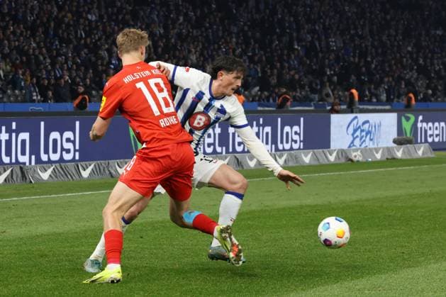 DEU, DFL, 2 FBL, Hertha BSC vs Holstein Kiel, 01 03 2024, Berliner Olympiastadion, Berlin, DEU, DFL, 2 FBL, Hertha BSC vs Holstein Kiel, in the picture Fabian Reese Hertha BSC Berlin 11 , Tom Rothe Holstein Kiel 18 DFL regulations prohibit any use of Photographs as image sequences and or quasi video Foto Juergen Engler nordphoto GmbH nordphotoxGmbHx xEngler nph00076