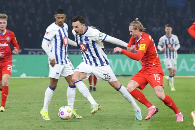 DEU, DFL, 2 FBL, Hertha BSC vs Holstein Kiel, 01 03 2024, Berliner Olympiastadion, Berlin, DEU, DFL, 2 FBL, Hertha BSC vs Holstein Kiel, in the picture Haris Tabakovic Hertha BSC Berlin 25 , Jeremy Dudziak Hertha BSC Berlin 19 , Marvin Schulz Holstein Kiel 15 DFL regulations prohibit any use of Photographs as image sequences and or quasi video Foto Juergen Engler nordphoto GmbH nordphotoxGmbHx xEngler nph00076