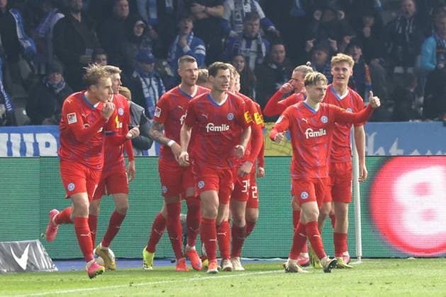 DEU, DFL, 2 FBL, Hertha BSC vs Holstein Kiel, 01 03 2024, Berliner Olympiastadion, Berlin, DEU, DFL, 2 FBL, Hertha BSC vs Holstein Kiel, im Bild 11m zum 2 2 durch Timo Becker Holstein Kiel 17 , Kieler Spieler DFL regulations prohibit any use of Photographs as image sequences and or quasi video Foto Juergen Engler nordphoto GmbH nordphotoxGmbHx xEngler nph00076