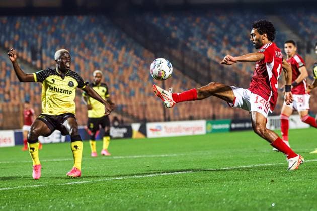 (240302) -- CAIRO, March 2, 2024 -- Hussein Aly Hassan (R) of Al Ahly controls the ball during the CAF Champions League Group D football match between Al Ahly of Egypt and Young Africans of Tanzania in Cairo, Egypt, March 1, 2024. ) (SP)EGYPT-CAIRO-FOOTBALL-CAF CHAMPIONS LEAGUE AhmedxGomaa 