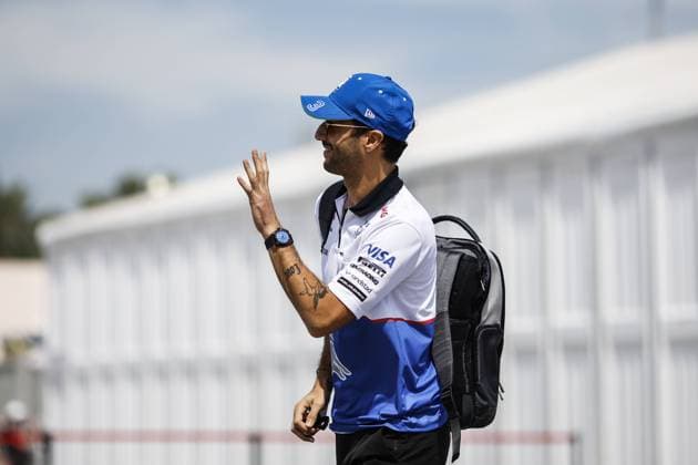 RICCIARDO Daniel (aus), Visa Cash App RB F1 Team VCARB 01, portrait during the Formula 1 Gulf Air Bahrain Grand Prix 2024, 1st round of the 2024 FIA Formula One World Championship, WM, Weltmeisterschaft from February 29 to March 2, 2024 on the Bahrain International Circuit, in Sakhir, Bahrain - F1 - BAHRAIN GRAND PRIX 2024 DPPI Panoramic  240302_R01_BAHRAIN__BR34762