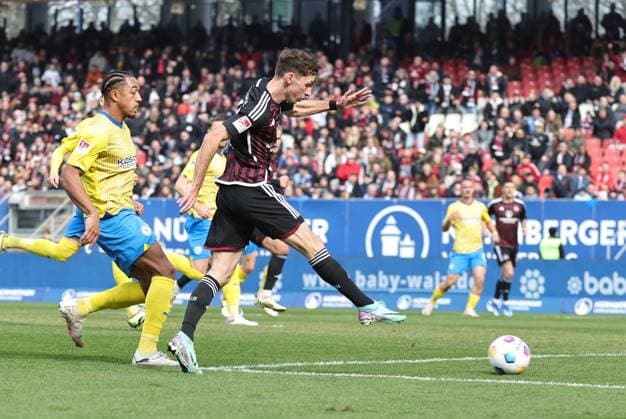 02 03 2024 Soccer Season 2023 2024 2 Soccer Bundesliga 24 Matchday 1 FC Nürnberg FCN Club BTSV Eintracht Braunschweig EBS Sportfoto Zink DaMa xdaxmax DFL regulations prohibit any use of photographs as image sequences and or quasi video only for editorial use Benjamin Goller 14, 1 FC Nürnberg FCN with shot on goal