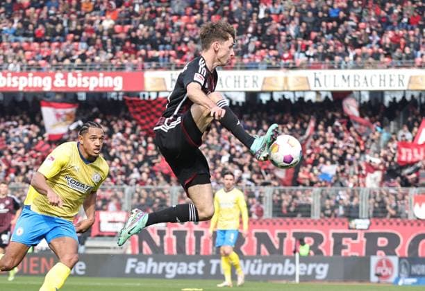 02 03 2024 Soccer Season 2023 2024 2 Soccer Bundesliga 24 Matchday 1 FC Nürnberg FCN Club BTSV Eintracht Braunschweig EBS Sportfoto Zink DaMa xdaxmax DFL regulations prohibit any use of photographs as image sequences and or quasi video only for editorial use Benjamin Goller 14, 1 FC Nürnberg FCN takes ball in the air