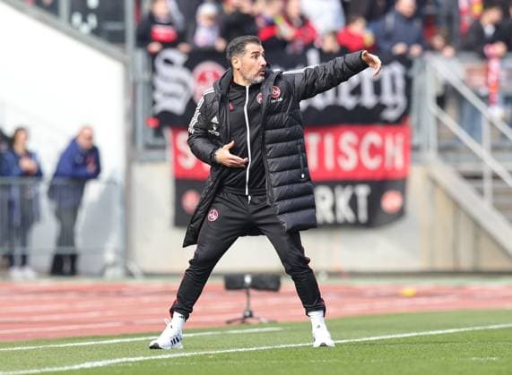 02 03 2024 Soccer Season 2023 2024 2 Soccer Bundesliga 24 Matchday 1 FC Nürnberg FCN Club BTSV Eintracht Braunschweig EBS Sportfoto Zink DaMa xdaxmax DFL regulations prohibit any use of photographs as image sequences and or quasi video only for editorial use Cristian Fiel Trainer 1 FC Nürnberg FCN indicates gestures directs gives instructions